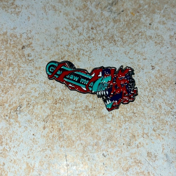 Chainsaw Man Devil Pin - Picture 1 of 3